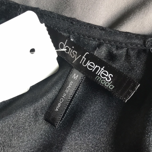 Daisy Fuentes moda women’s black M shirt with rouging in front and back. - Picture 4 of 8